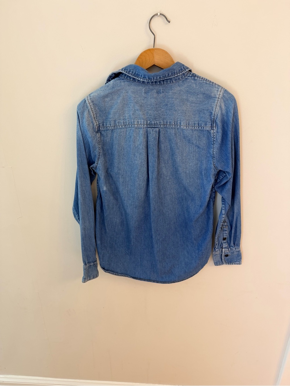 J Crew Light Wash Denim Popover Shirt - Blue - Picture 4 of 4